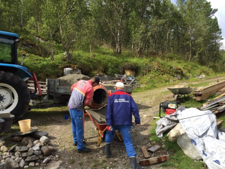 Arbeidsfolk og brubyggarar. Sunndal, Møre og Romsdal_Helge Dragseth
