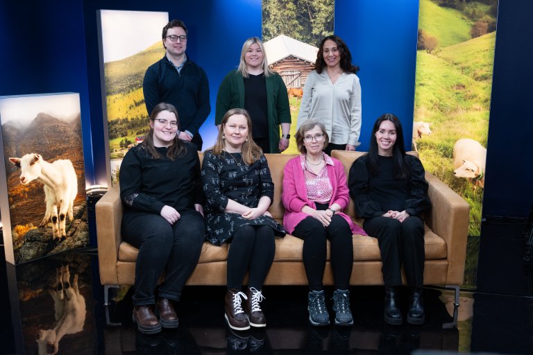 Bildet viser Asbjørn Kulseng, Sissel Olsen og Annie Abrahamsen fra Landbruksdirektoratet . I første rekke fra venstre: Anne Randa (SFTF),  Marit Østby Nilsen (NRL's rådgivningstjeneste i arealsaker), Torill Mørk (Reinhelsetjenesten) og Charlotte Berg Landbruksdirektoratet