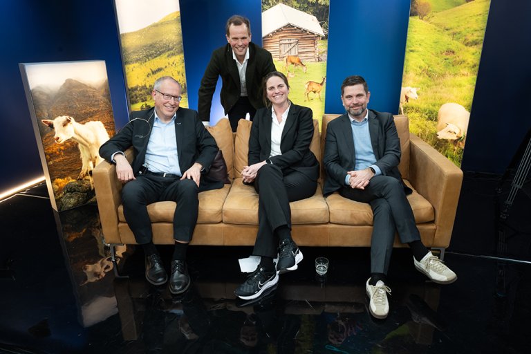 Bildet viser Jørn Rolfsen med gruppe fra Kunnskapskonferansen 2025